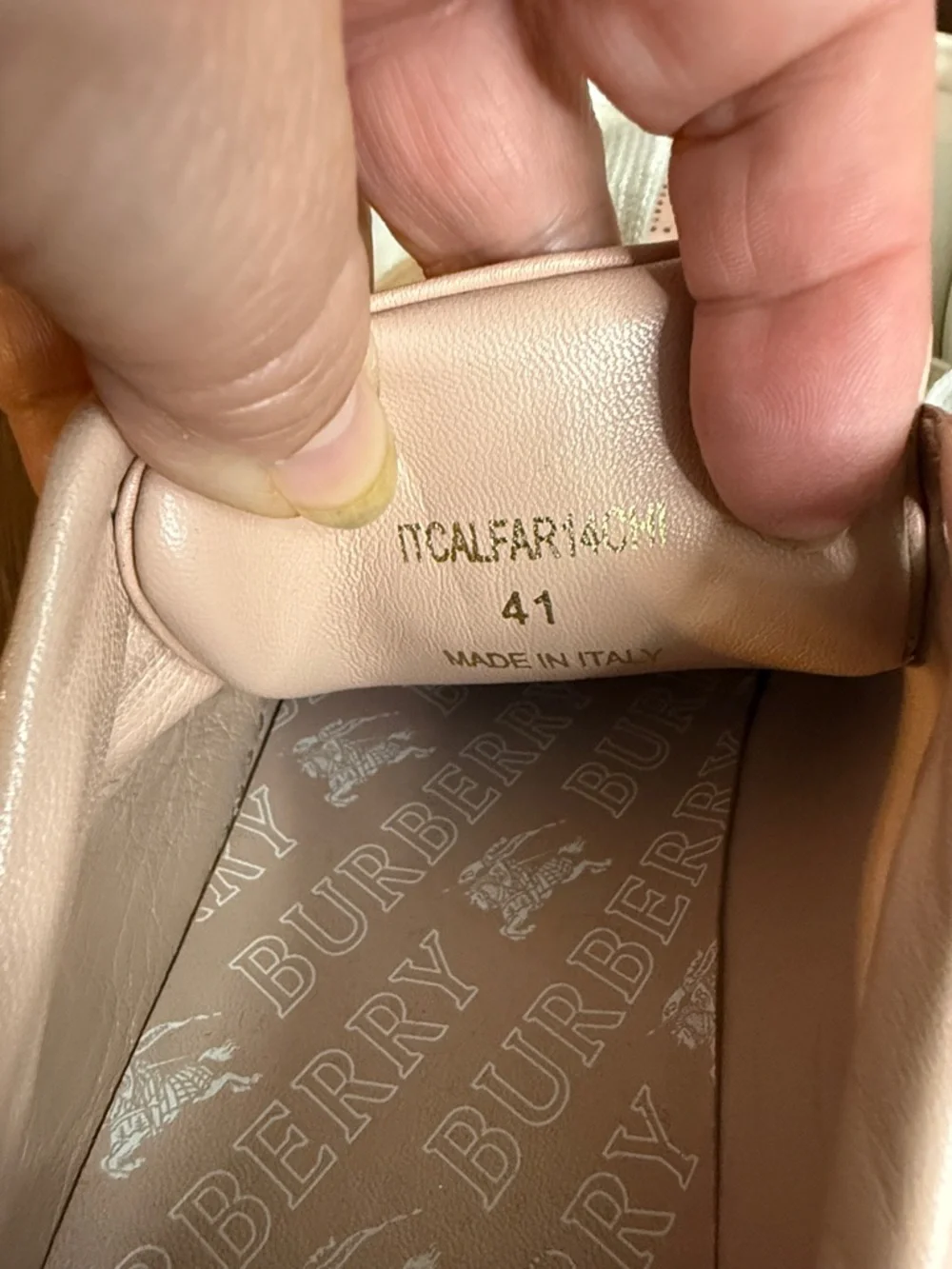 Burberry Timsbury Perforated Logo Pink
Leather Sneakers Size EU 41 - Picture 6 of 8